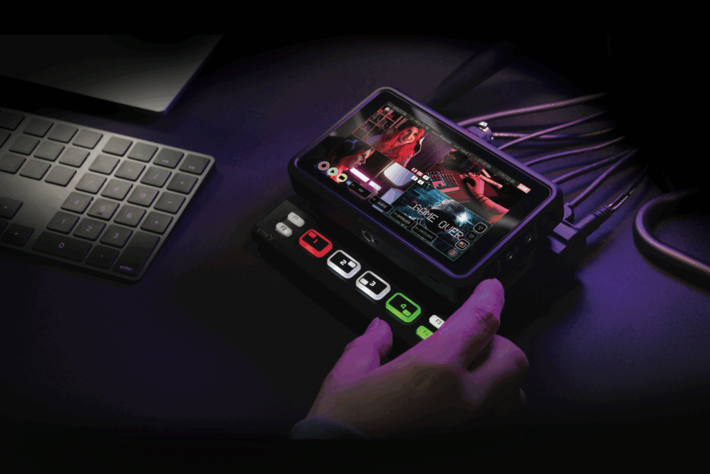 AtomX Cast hero insitu